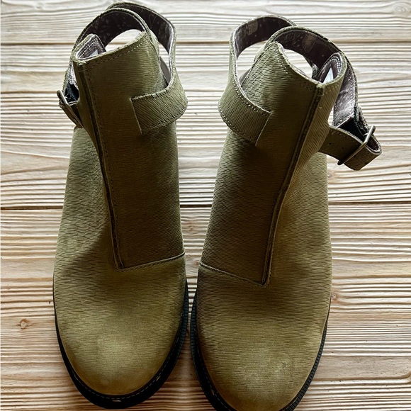 Chaco Olive Slingback Clog Sandals | Studded Wood Heel | Size 10.5 | Like New - Picture 3 of 5